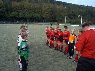 Der Anstoß zum Gruppenspiel gegen Paderborn United