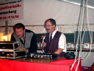 Die Alfener Diskjockeys Klaus und Markus in Aktion