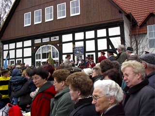 Für die heutige Ausgabe der Serie Dorfplatz-Schlag 10 wurde Alfen ausgewählt.