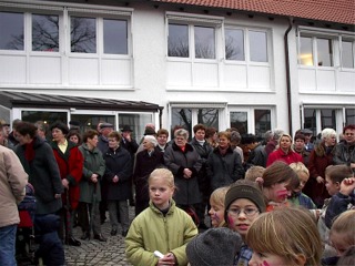 Auch die Kindergarten- und Schulkinder trugen ein Lied vor.