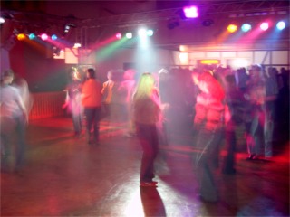 Aufwendige Lichtanlagen verwandelten die Schützenhalle in eine Disko