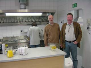 J.-G. Igges und U. Ziebart feierten heute die Eröffnung ihres "Boxenstopps"
