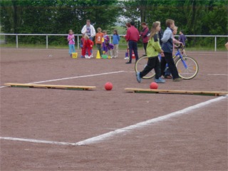 ... auf dem Alfener Sportplatz ein Sportfest zu veranstalten.