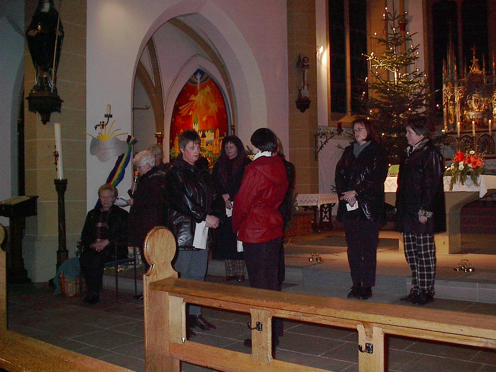 Die Jahreshauptversammlung begann mit einem Gottesdienst zu dem Thema "Das Reich Gottes mitten unter uns" Zehn Frauen versuchten das in einer szenischen Darstellung zu verdeutlichen.