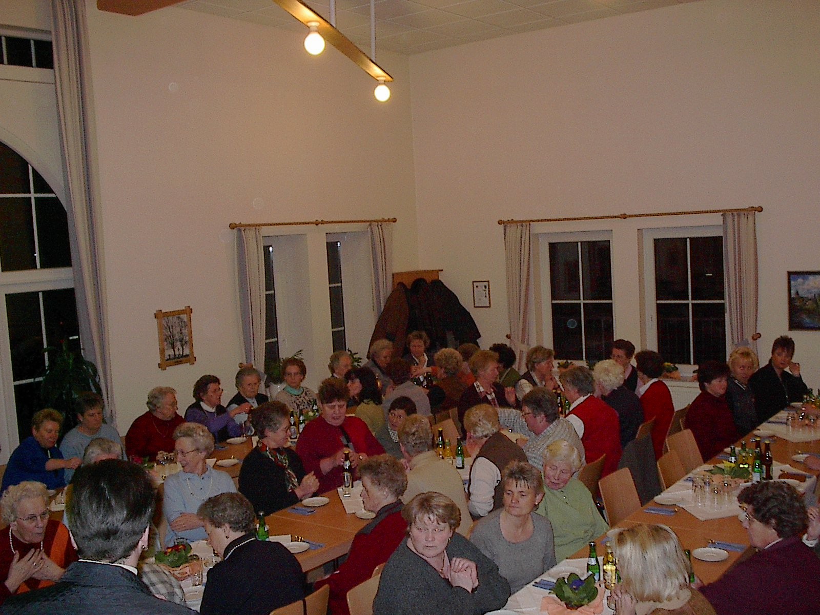 Anschließend trafen sich alle zur Versammlung im Bürgerhaus, wo folgende Jubilare für ihre treue Zugehörigkeit zum Verein geehrt wurden.