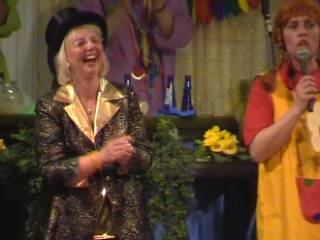 Hannelore Drüke wurden Steine in den Weg gelegt! Obwohl die Jacke schon eng wird, meinte die Spielschar sie solle noch weiter machen!