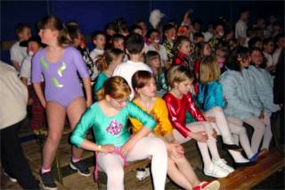 Die anderen 82 Kinder der Grundschule warteten gespannt auf ihren Auftritt.