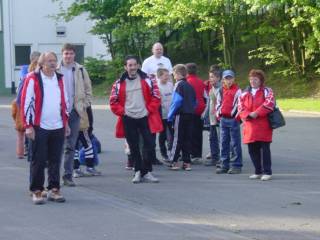Am heutigen Sonntag ging dieser Besuch nun seinem Ende zu. 933 Kilometer waren wieder zurückzulegen. Im Rahmen der Städtepartnerschaft zwischen Noyen-sur-Sarthe und Alfen besuchte der französische Sportverein Val-de-Sarthe den SV Rot Weiß Alfen.