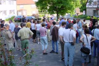 50 Gäste aus Frankreich trafen heute um 17:30 Uhr in Alfen ein und bleiben bis zum Sonntag dem 1.6. Darunter sind ca. 10 14-15 jährige Schüler aus Noyen, die ihre Deutsch Kenntnisse überprüfen und trainieren wollen.