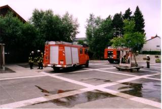Feuerwehr in der Grundschule Alfen (2003)