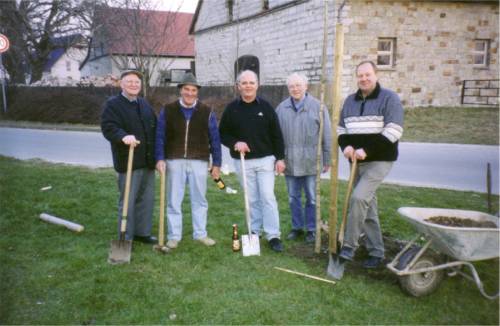 Von links: Josef Lüke, Karl-Josef Ahrens, Ortsvorsteher Josef Lüke, Ortsheimatpfleger Josef Vinke und Josef Drüke.