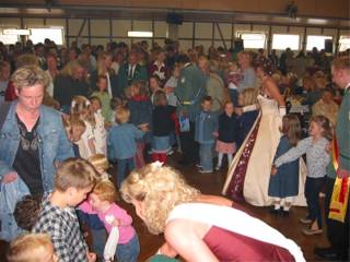 Danach ging es wieder in die Halle zum Kindertanz