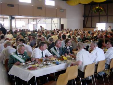 Ein voll besetztes Schützenhaus erfreute den Oberst
