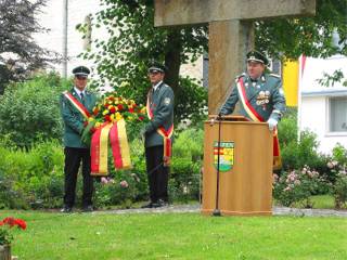 Dort sprach Oberst Josef Drüke seine Grußworte an die versammelten Alfener