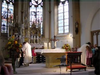 Wie üblich begann der erste Schultag der neuen Alfener Grundschüler mit einem Gottesdienst in der Alfener Kirche