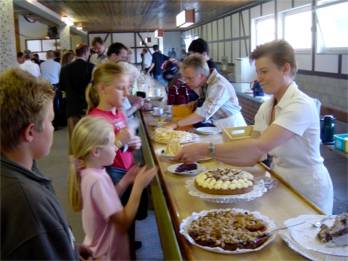 Anschließend gab es Kaffee und Kuchen in der Gemeindehalle