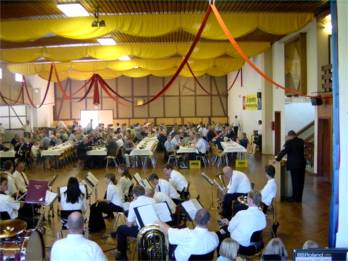 Daher ging es direkt wieder in Schützenhalle, wo Bürgermeister Schwarzenberg eine Begrüßungsrede hielt