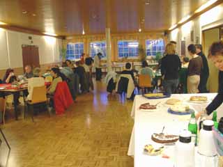 Selbstgebackener Kuchen, eine Buch-Verkaufsausstellung und ein Bücherflohmarkt lockten viele Alfener an