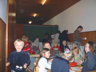 Besonderen Anklang fand das Kinder-Basteln