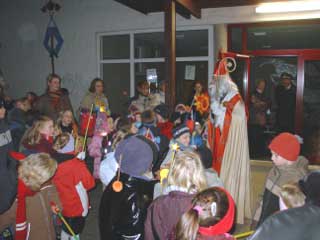 Auch in diesem Jahr fand wieder der Nikolausumzug in Alfen statt.