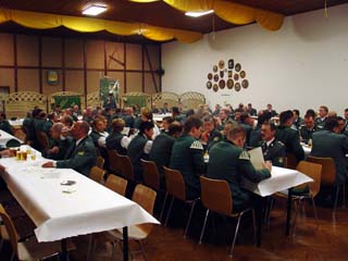 ... die erschienenen Schützenbrüder und -schwestern.