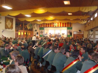Der Alfener Schützenverein hatte die Schützenhalle besonders herausgeputzt und geschmückt.