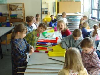 Frühlingstag in der Grundschule unterm Regenbogen
