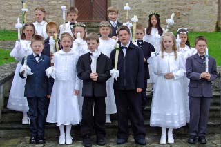 Festlich gekleidet und gut vorbereitet geht es in die Kirche