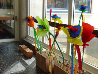 Frühlingstag in der Grundschule unterm Regenbogen (2004)