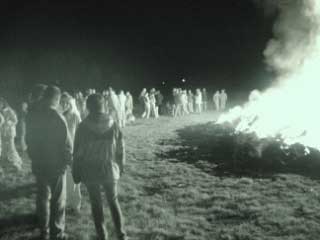 Daher hielten sich viele in der Nähe des Feuers auf.