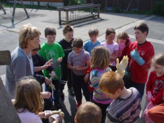 Frühlingstag in der Grundschule unterm Regenbogen (2004)