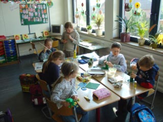 Frühlingstag in der Grundschule unterm Regenbogen (2004)