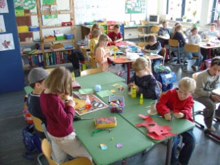 Frühlingstag in der Grundschule unterm Regenbogen (2004)