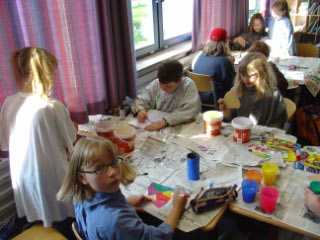 Frühlingstag in der Grundschule unterm Regenbogen (2004)