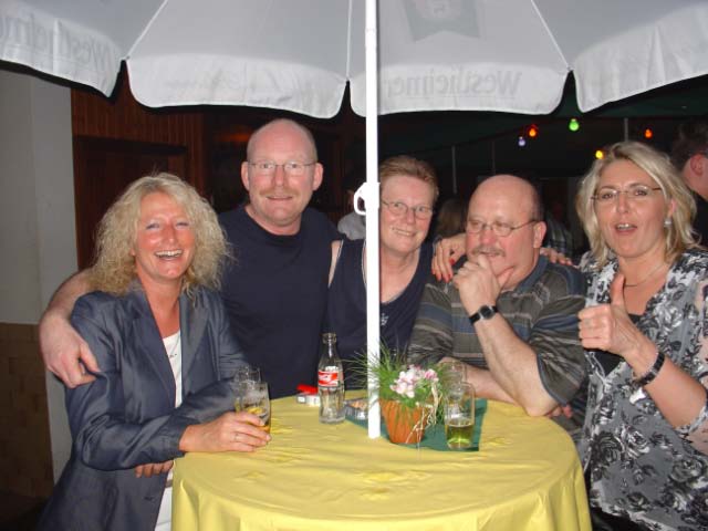 In diesem Jahr wurde die Bühne zur Cocktailbar und an der Stinseite der Halle getanzt. Viele Besucher fanden diese Idee super.