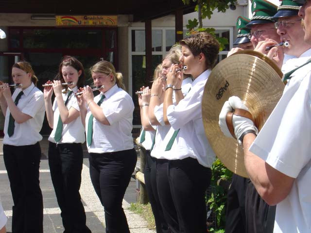 Trotzdem hat der Sportverein zum Frühschoppenkonzert des Spielmannszuges und des Musikvereins Alfen eingeladen.