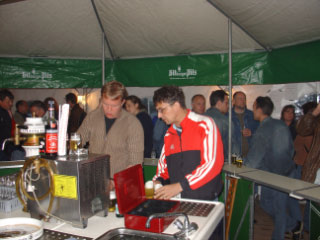Zwischen den beiden Turniertagen des Jugendsportfestes veranstaltete der SV RW Alfen auch in diesem Jahr wieder eine Oldienight.