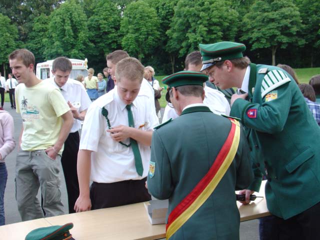 Bevor der Jungschützenkönig ausgeschossen wurde, bekamen noch einige verdiente Schützen Schießauszeichnungen verliehen.