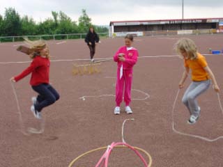 An mehreren Stationen können die Kinder halt machen