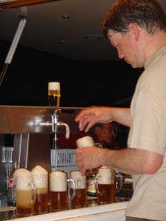 Der Sportverein hatte natürlich auch für ein kühles Bier und einen Grill gesorgt