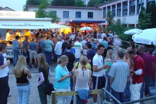Bestes Wetter und ein neues Konzept waren optimale Voraussetzungen für einen tollen Dorfabend.