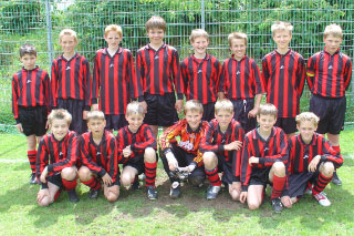 Das Alfener Team unterlag dem TuS Wewelsburg einmal mit 0:2 und einmal mit 0:1. Gegen die Boker gewannen sie einmal mit 1:0 und einmal mit 3:2.
