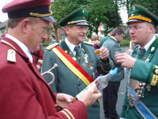Schon um 8:30 traf man sich zum gemeinsamen Marsch zum Schützenhaus.