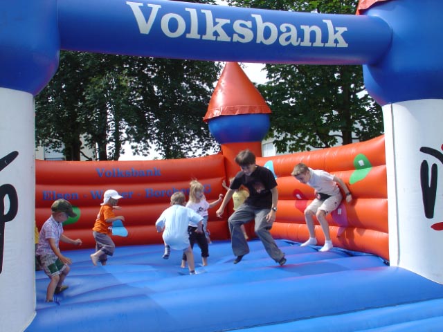 Und sofort von den Kindern gestürmt