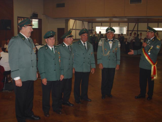Ein Orden für 50 jährige Mitgliedschaft ging an Karl-Josef Ahrens, Meinolf Halsband, Karl-Heinz Hüster, Anton Lammers, Adolf Reinstädler und Johannes Vüllers