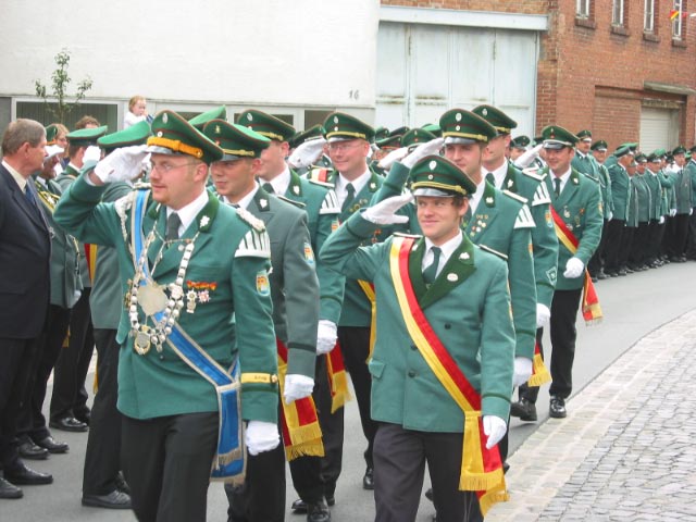 Nach dem Abschreiten der Front ...