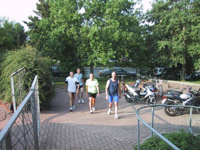 Das Teilnehmerfeld beim Alfen-Lauf war übersichtlich.