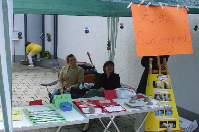 Last but not least sei noch das Alfener Spatzennest erwähnt, das ein eigenes Rezeptbuch vorstellte und Bilder über Unternehmungen im Alfener Kindergarten ausgestellt hatten.
