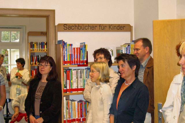 In drei freundlich gestalteten Räumen wird ein umfangreiches Programm angeboten.