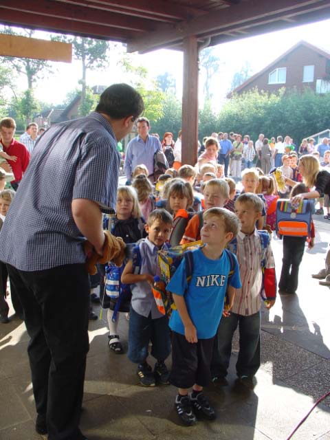 Die Klasse 1a übernimmt Hr. Landerbarthold.